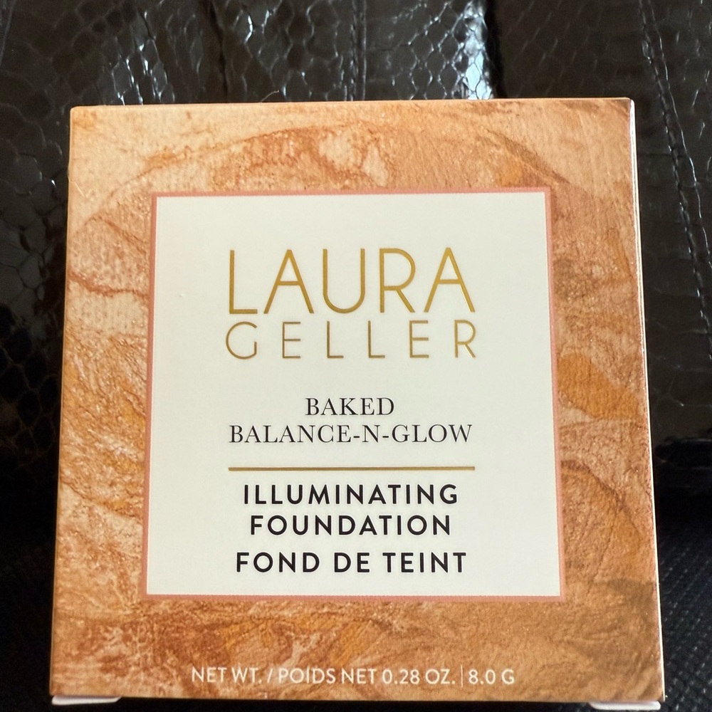Laura Geller Baked Balance-N-Glow Illuminating Foundation - Fair    (New)